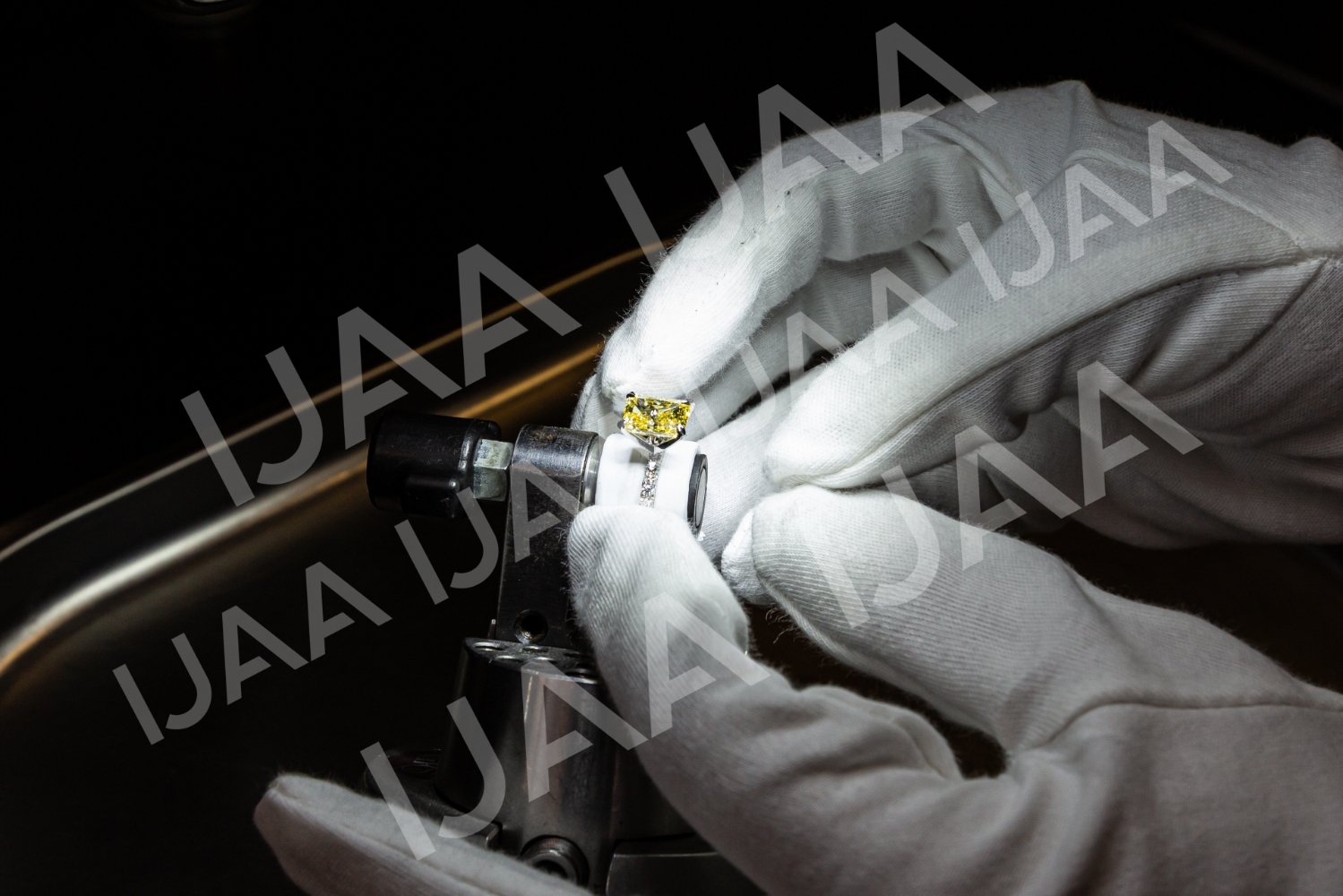 27) RU (Roman Karakurchi) -  Founder of the International Jewellery School, and creator of the high jewelry atelier “ROMAN KARAKURKCHI”, Expert Council